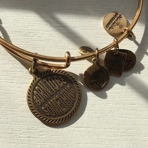 DISCOUNTED SHIPPING W/ YOUR FULL PRICED PURCHASE!!